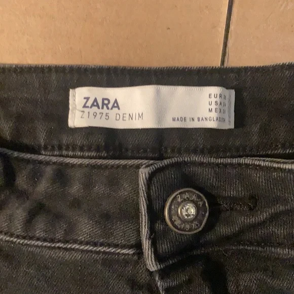 Zara Moto Jeans w/ Bottom Slit Zippers Z1975, USA size 4, ONLY WORN ONCE - Picture 3 of 5